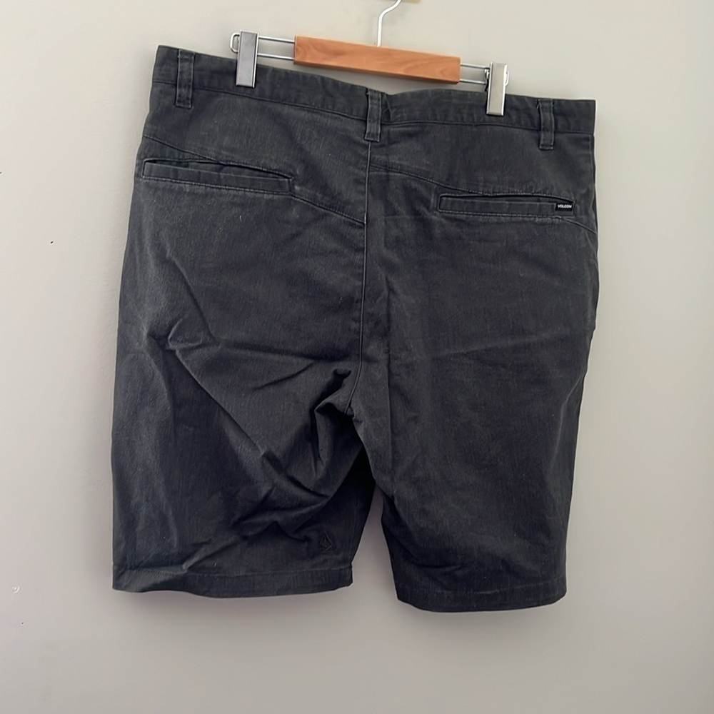 Volcom True To This Hybrid Chino Shorts Mens Size 38 Gray Stretch Casual - Picture 2 of 5